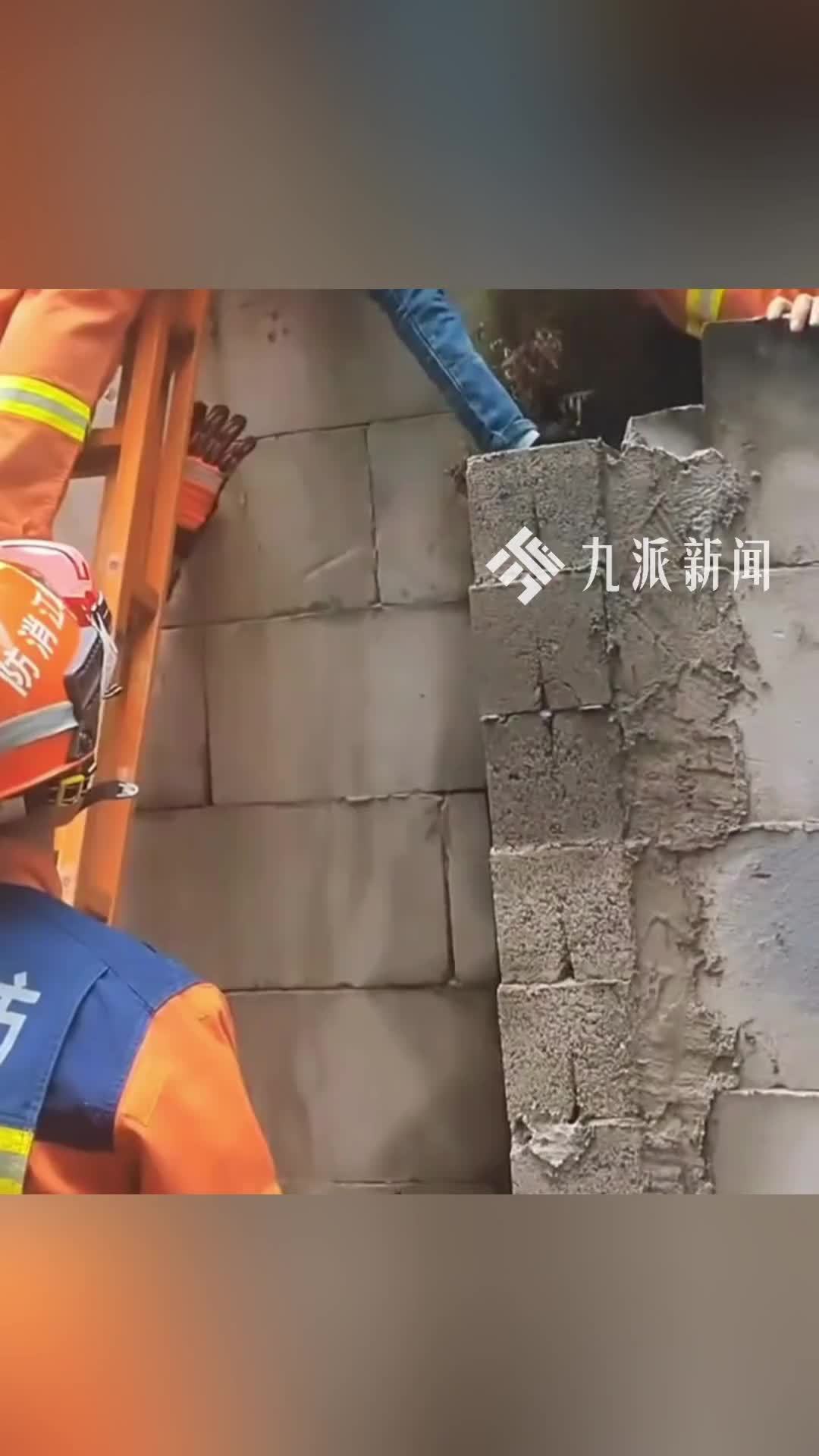 网传熊孩子掉进废弃房屋十多天：系21岁男子，被困仅几小时