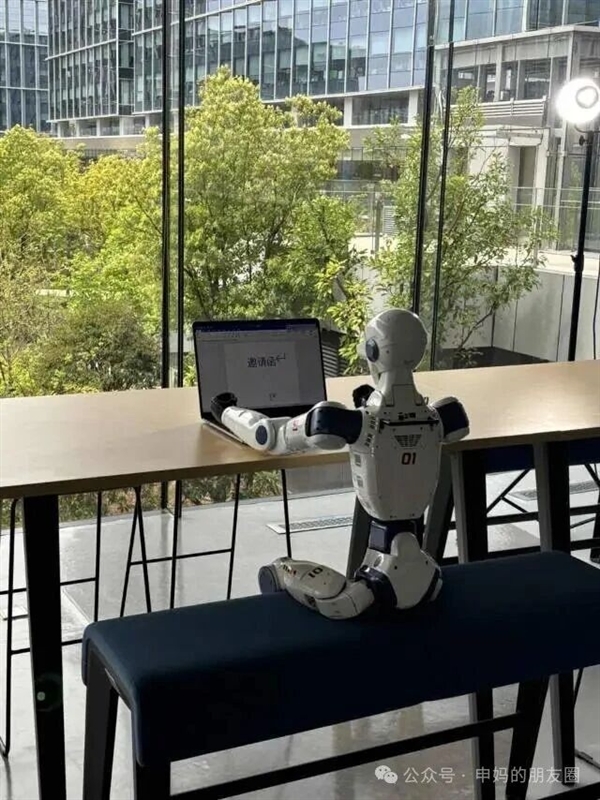 宇树科技和阿里将有出海战略级合作:宇树机器人上手阿里电脑打字 或将落地速卖通