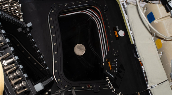 40.7 万公里！美国阿耳忒弥斯2号打破人类距离地球最远飞行纪录