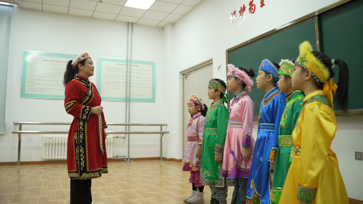 卢艳华在伊玛堪传习所授课