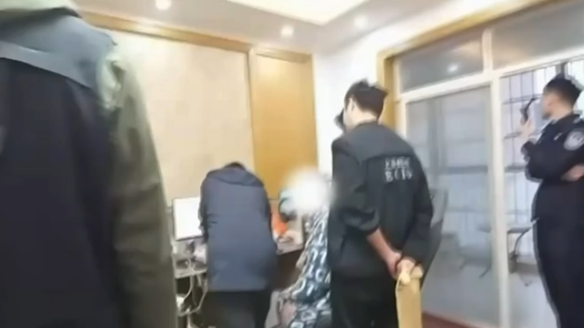 5台电脑、3台虚拟服务器、4000个帐号、海量AI文章，AI“洗稿”编造小米等多家车企谣言，两名主犯被抓