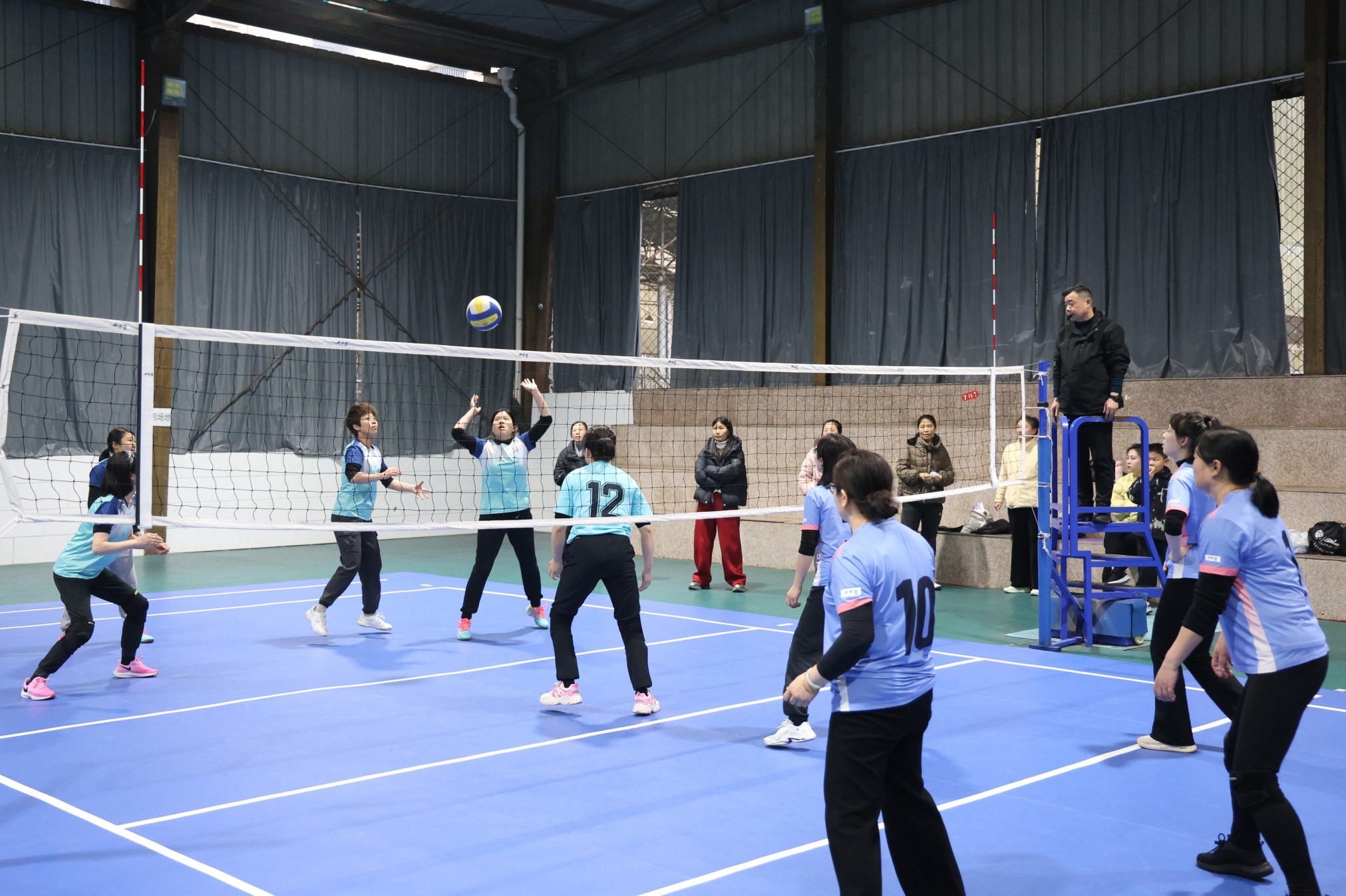 200多名女职工同场竞技，新余渝水女子气排球赛激情开打