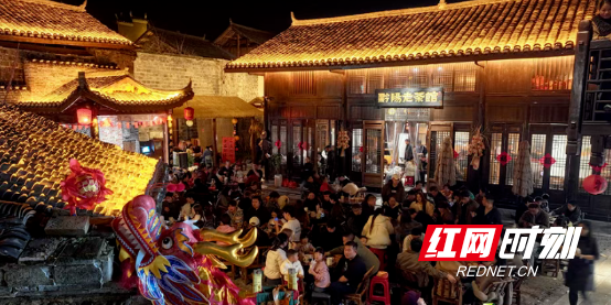 今年春节期间，黔阳古城内的茶馆等休闲场所生意红火。