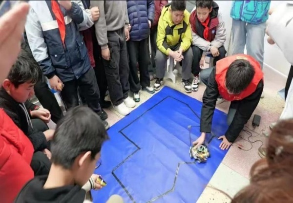 志愿者走进安师大附属淮南高新学校开展科普