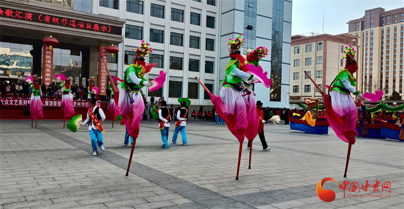 和政秧歌踩高跷