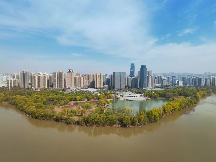 在兰州黄河楼上拍摄的城市景观（4月2日摄）　张新新　摄
