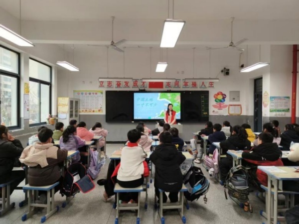 志愿者深入附属小学开展国家版图意识教育
