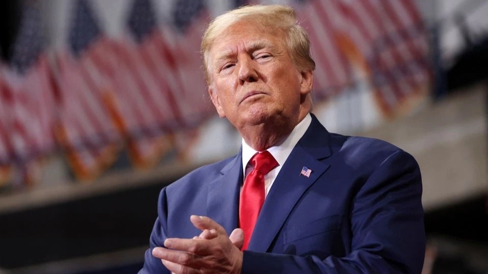 特朗普明言要抢伊朗石油，又称炸弹才能送“自由”