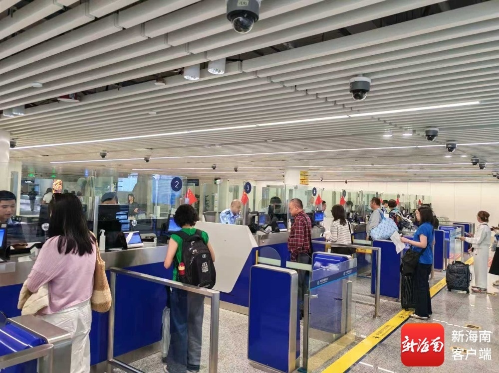 旅客通关现场。边检供图