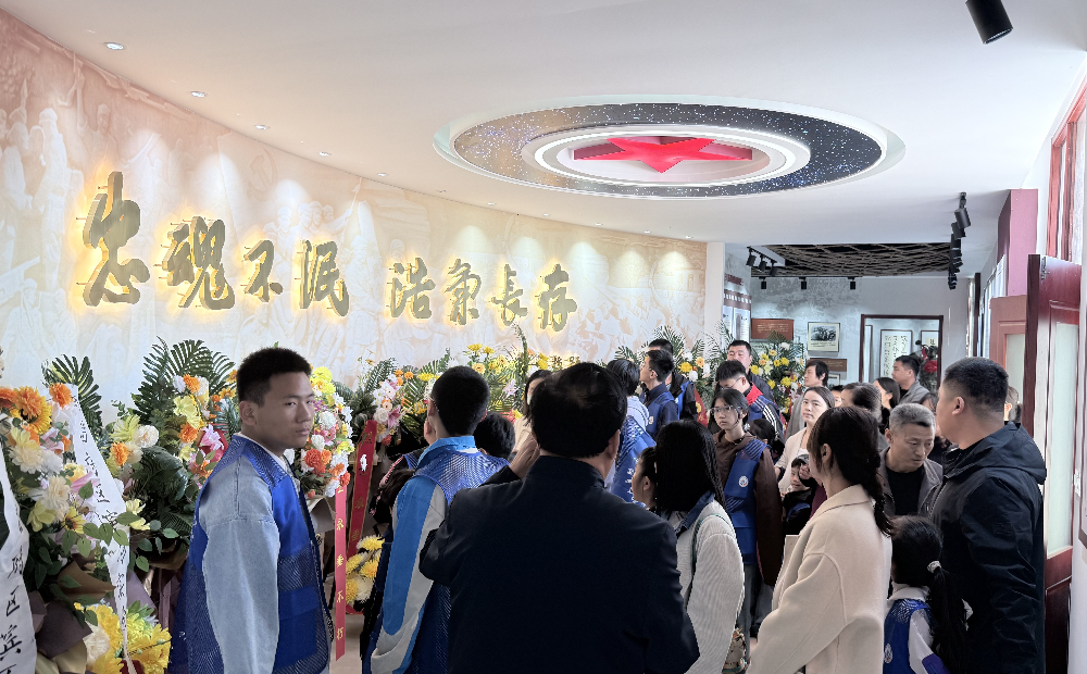 聊城东昌府区赴烈士陵园开展青少年缅怀祭扫主题活动