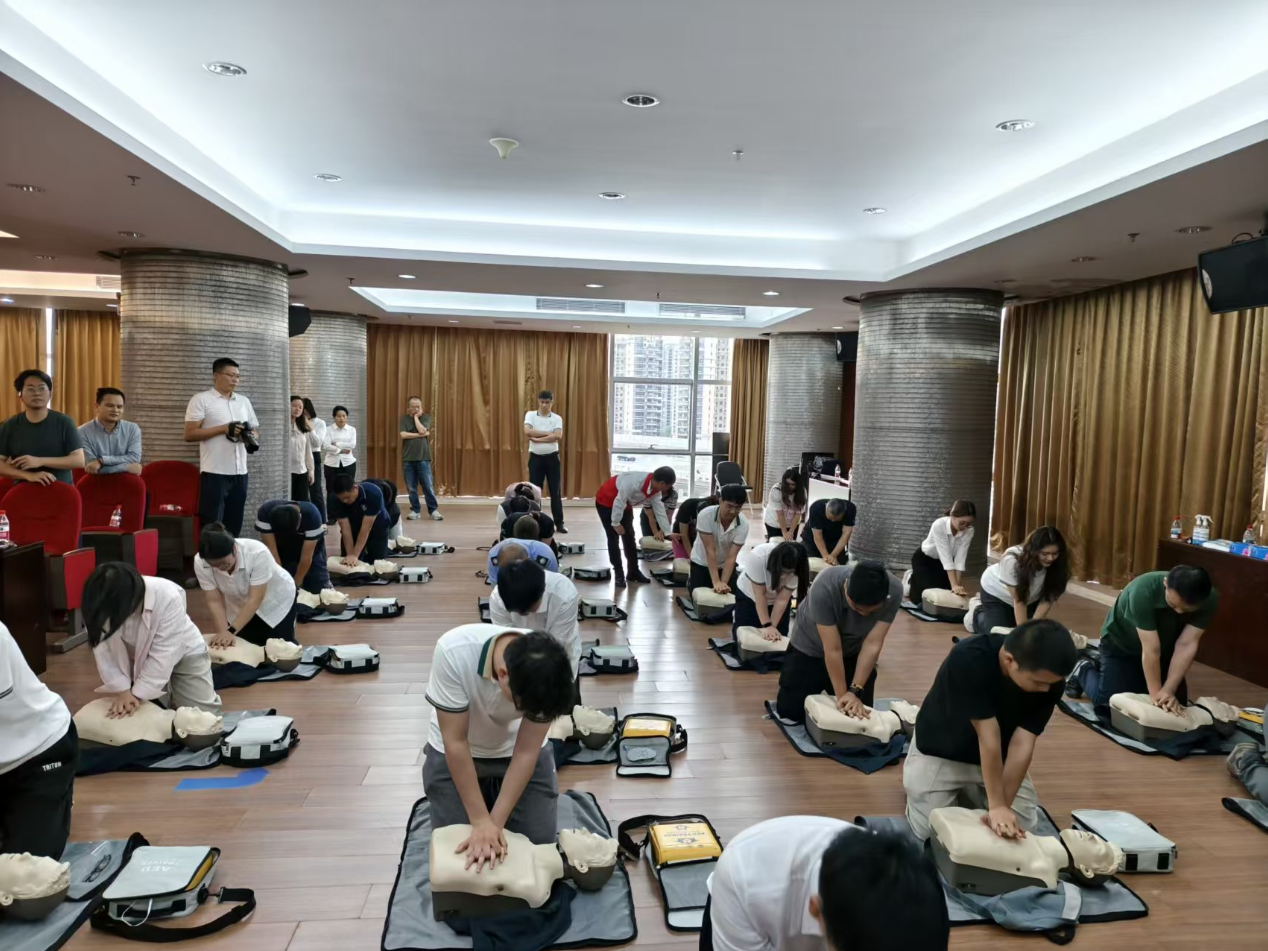 蚝业社区急救技能培训走进大铲湾港区 筑牢港区安全防线 守护生命“黄金4分钟”