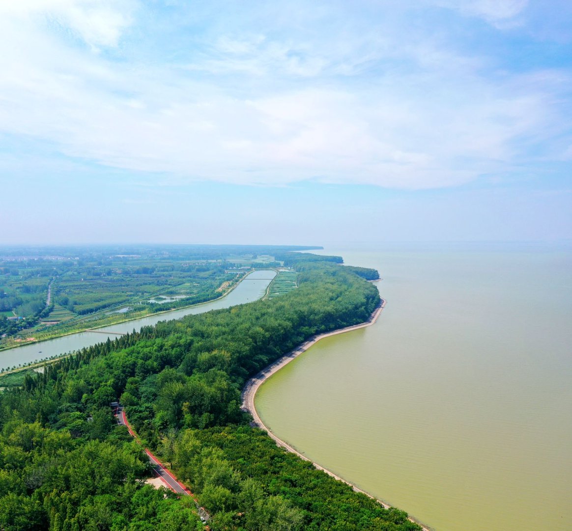 洪泽湖大堤。