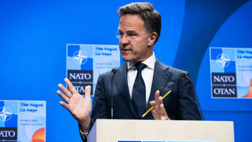 “特朗普向你透露过退出北约的计划吗”吕特未直接回应，转而又拍起了马屁