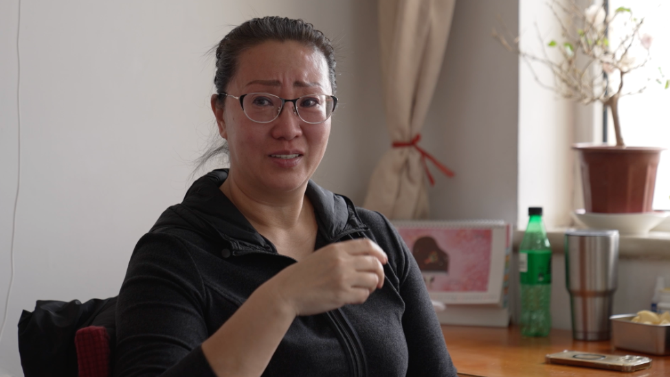 我亲妈跳沙坑、跳房顶想把我打掉，被送人后，养父母把我宠成公主，睡觉时方圆100米不许人大声说话