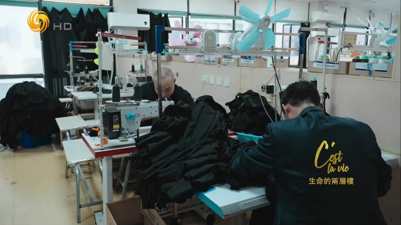 他通过帮助尿毒症患者就业，增加透析中心的病人数量，工厂本身却难以盈利