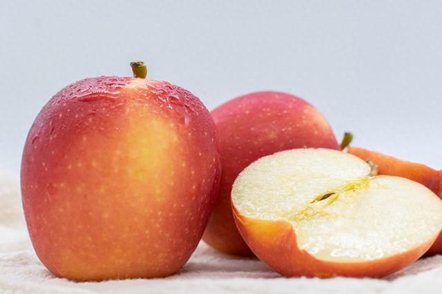 行家辅导：每天吃一个苹果，或等于给血脂