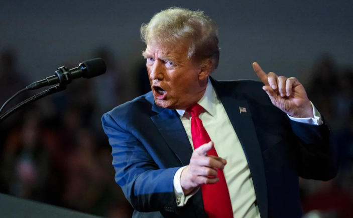 美官员:特朗普嗜血成性,像疯狗