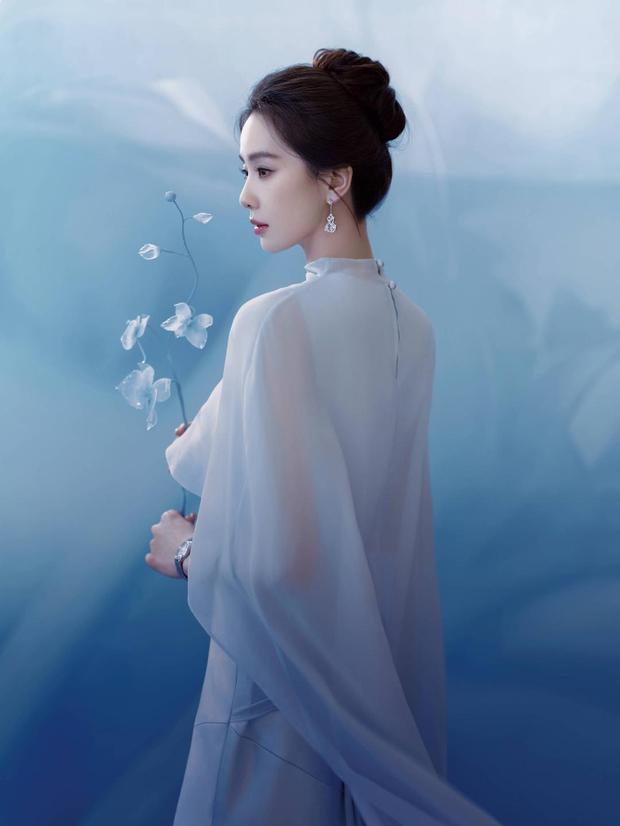 刘诗诗冰蓝造型仙气十足。