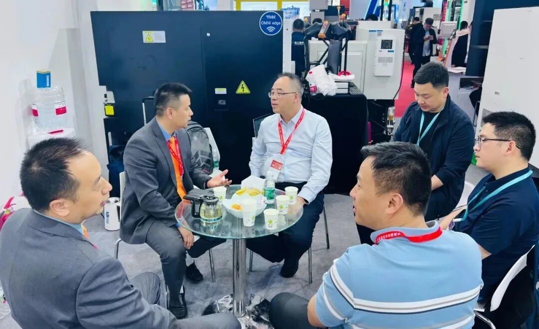永阳街道招商团队在北京中国国际机床展上与西安巨浪首次接洽