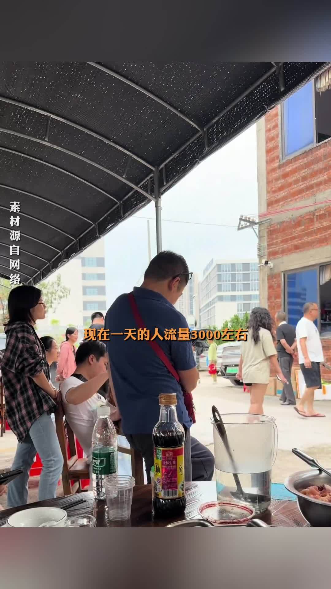 莫氏鸡煲一夜爆红，村书记：已协调厨师、服务员帮莫老板减轻压力