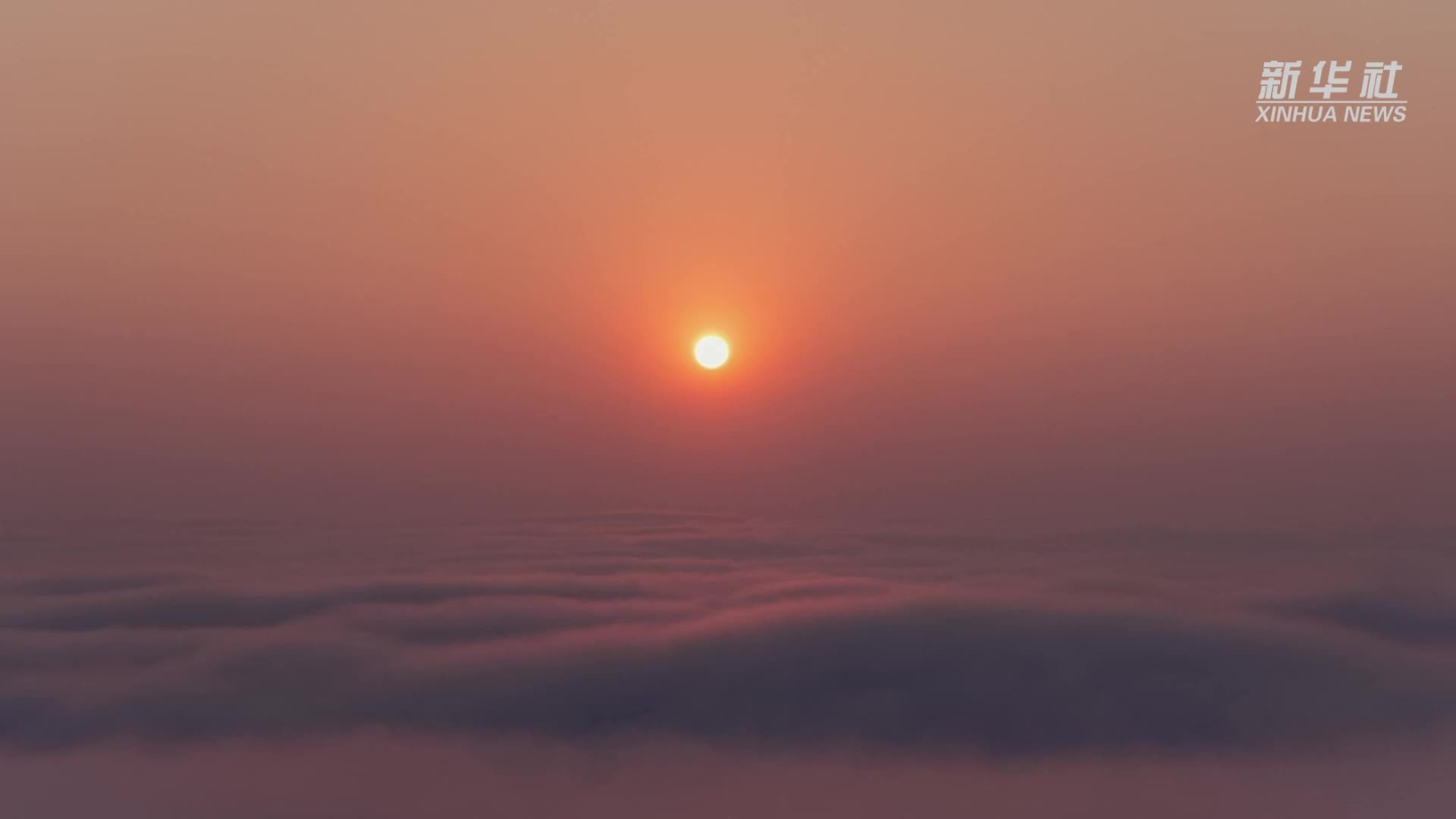 重庆丰都：云海漫山峦 古寺立云端