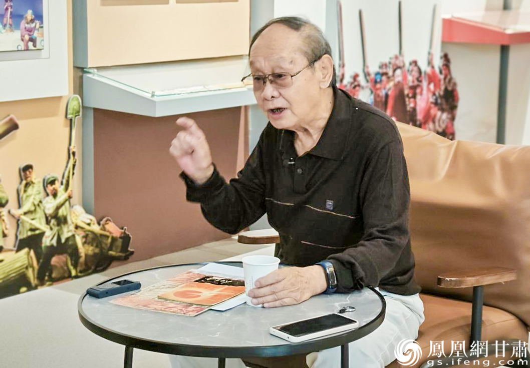 《丝路花雨》编导之一晏建中在甘肃省艺术档案馆接受采访