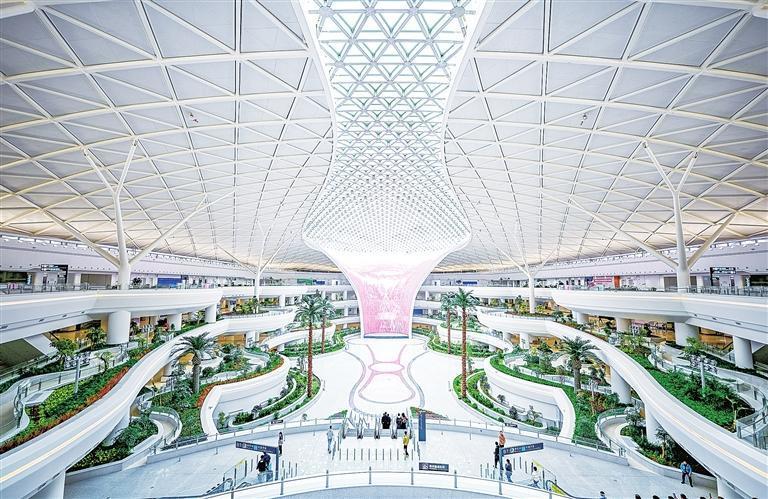 兰州中川国际机场T3航站楼　本组图片均由兰州新区报记者　罗晋业　摄