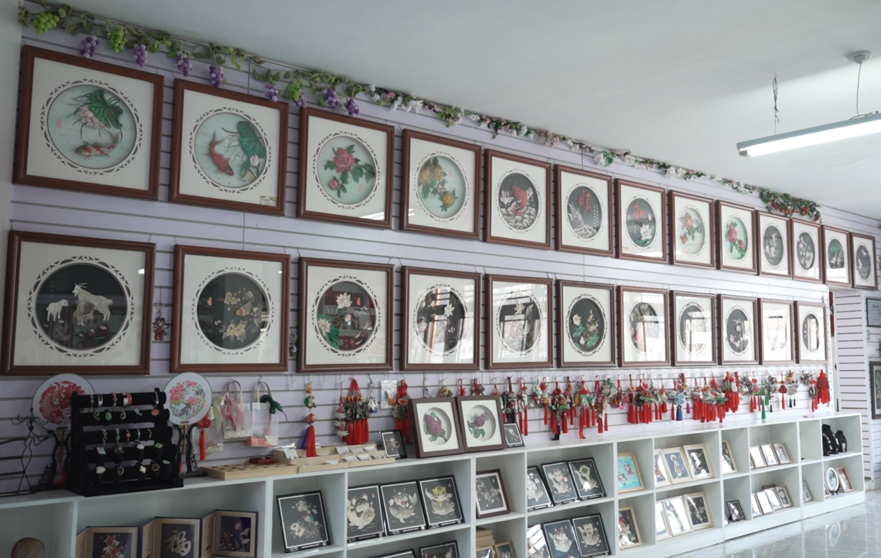 赫哲族鱼皮工艺品