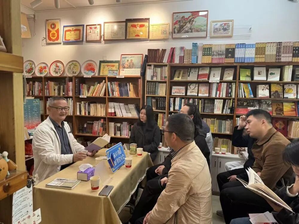 赣州市章贡区永宣书店举办的读书活动。新华每日电讯记者刘小草摄