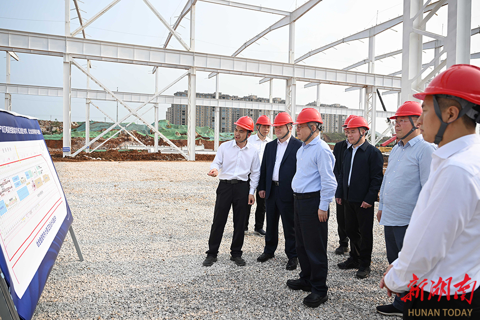 4月8日，沈晓明来到湖南宏旺项目建设现场调研。
