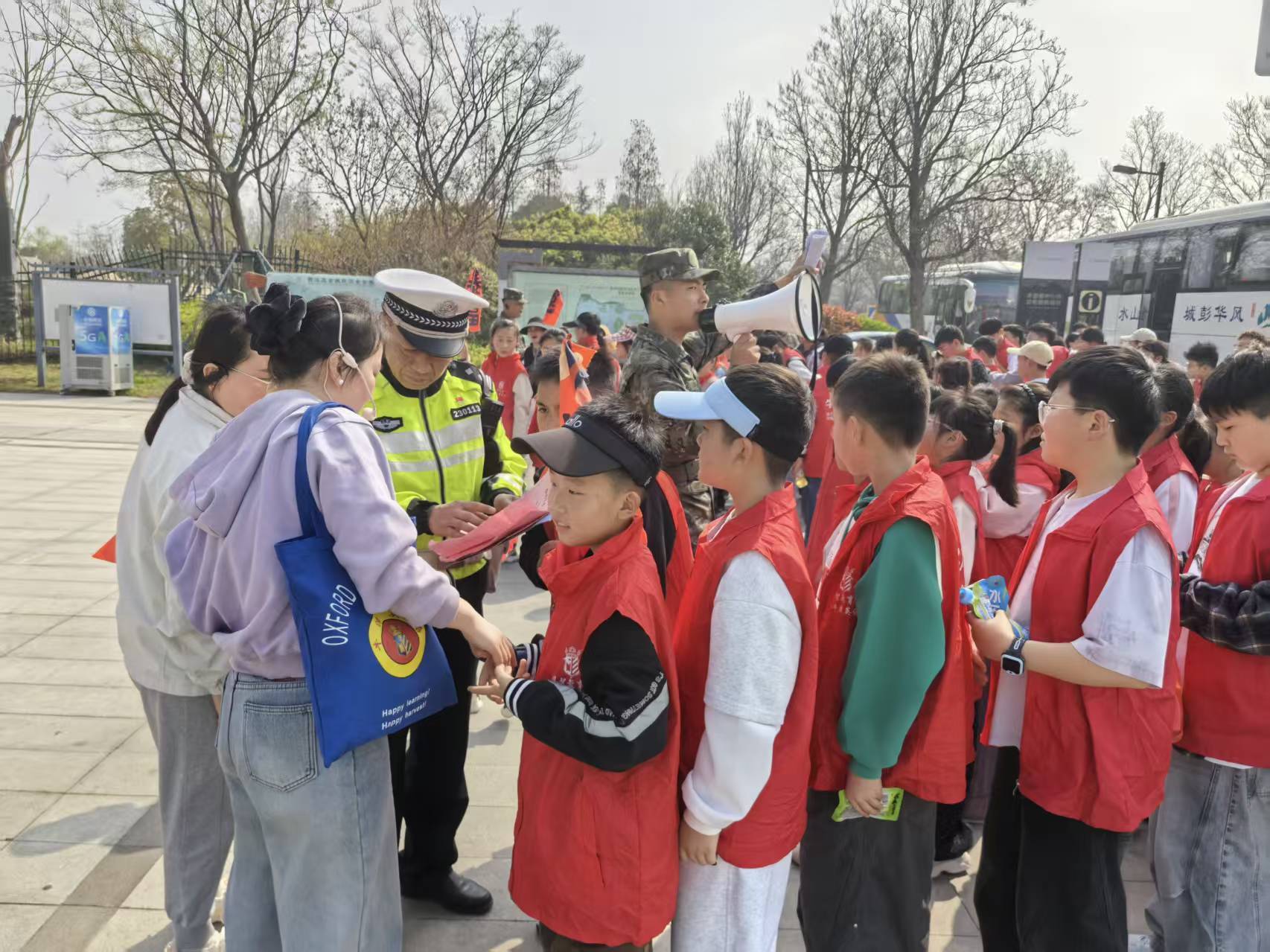 从生命竞速到遗童团聚，徐州清明假期暖光照亮民生温度