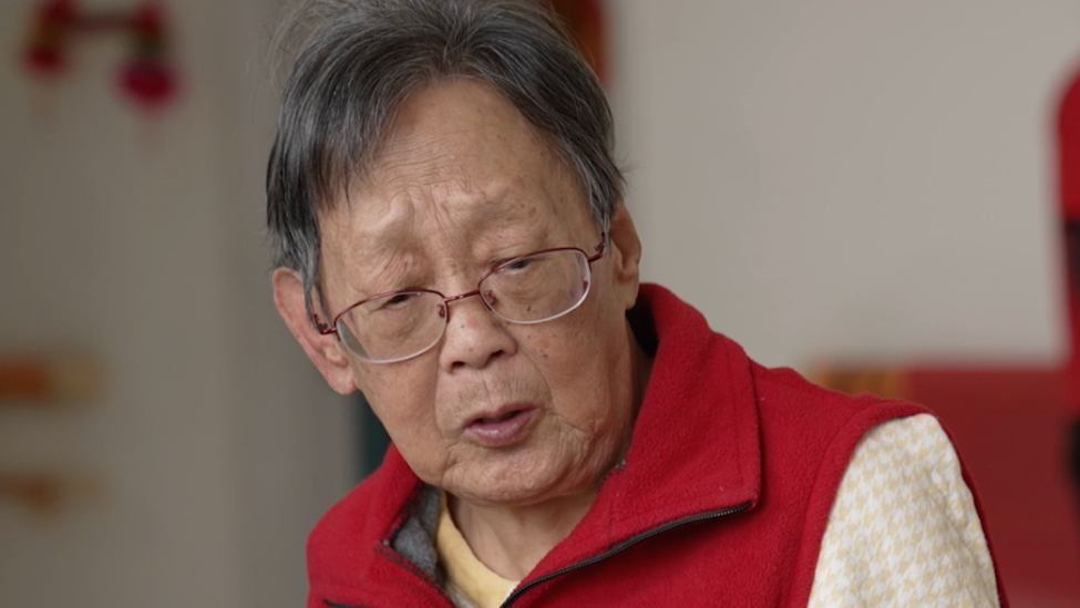 “你哭什么？谁没有老的时候！”，85岁阿尔茨海默症养母安慰女儿，一句话让所有人破防