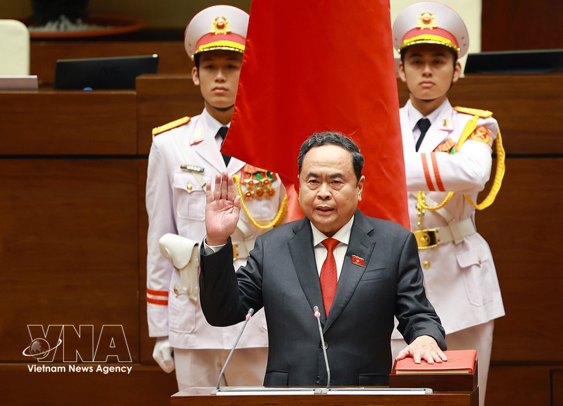 ▎4月6日上午，越南第十六届国会主席陈青敏宣誓就职。图源：越通社