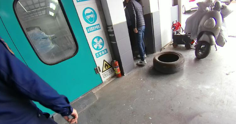 ▲烤漆房灭火器数量不足