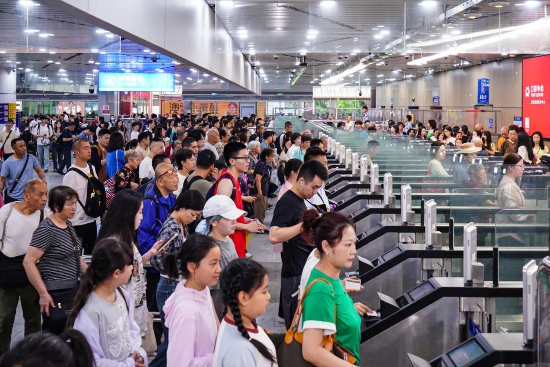 清明假期3天珠海各口岸查验出入境旅客超209万人次 同比增长约5%