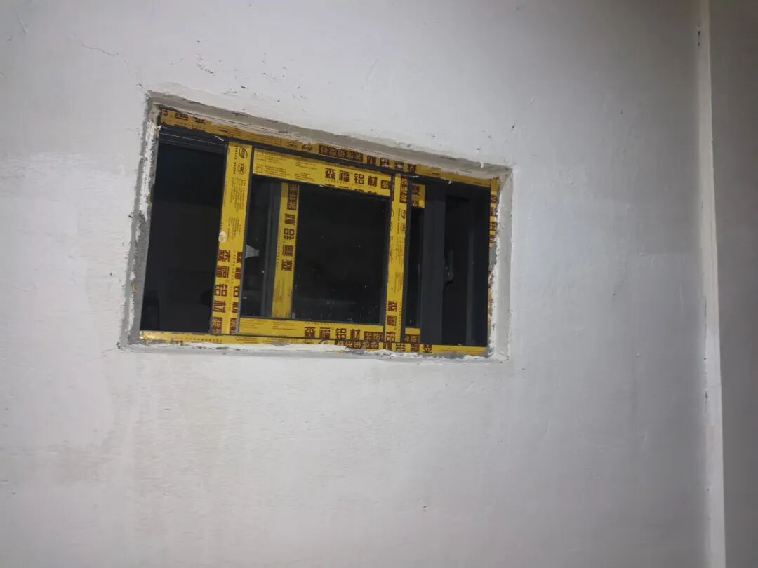 ▲部分包厢违规设置内窗