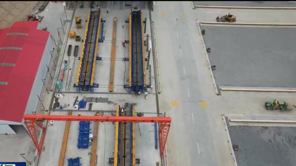 天陇铁路武都制梁场首片T梁成功浇筑