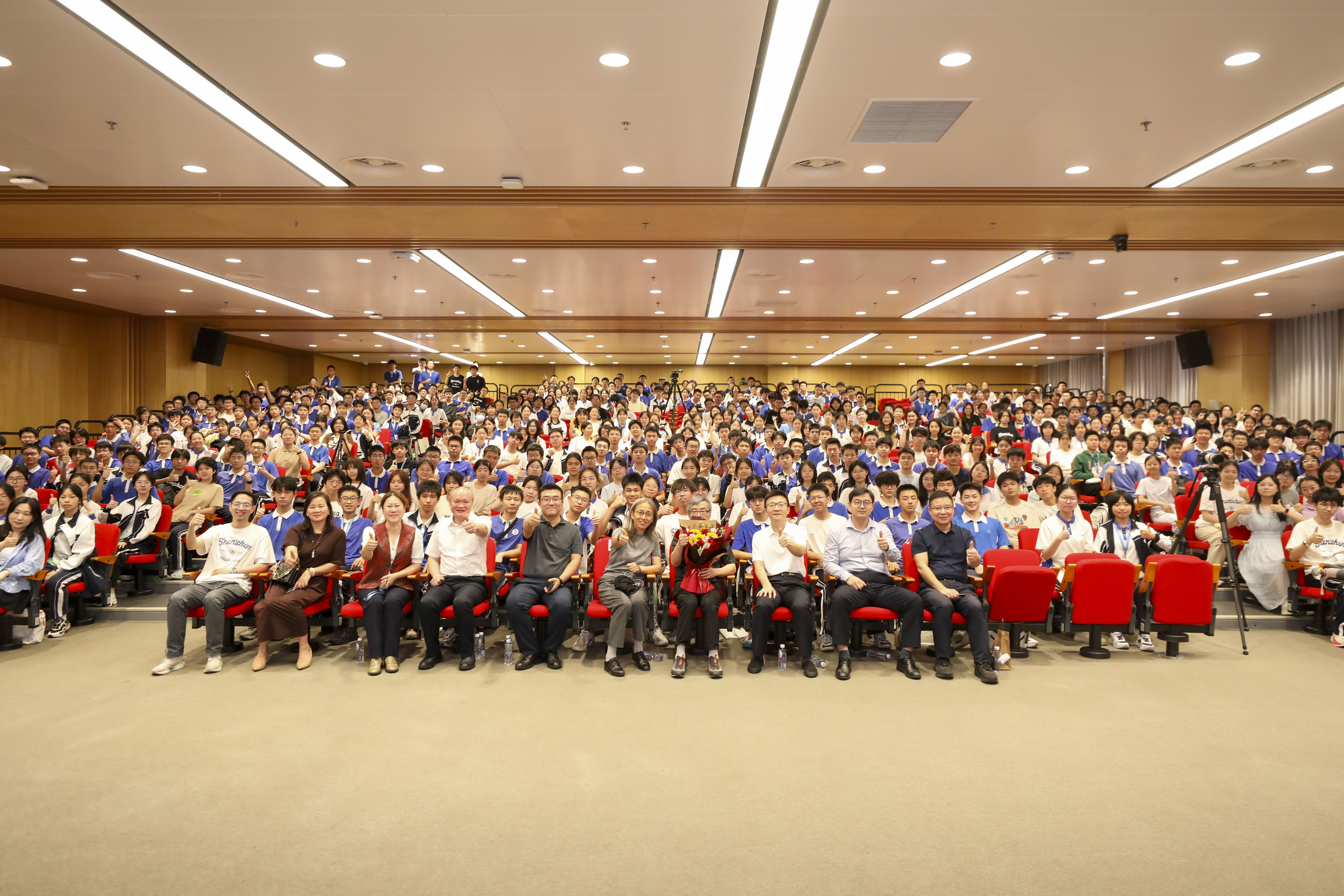 阅动鹏城，智启未来：周国平先生在深圳中学开讲“先哲的智慧”