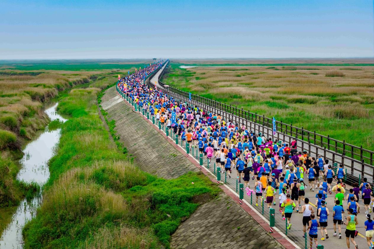 穿越“中国最美水上公路”(刘远庆 摄)