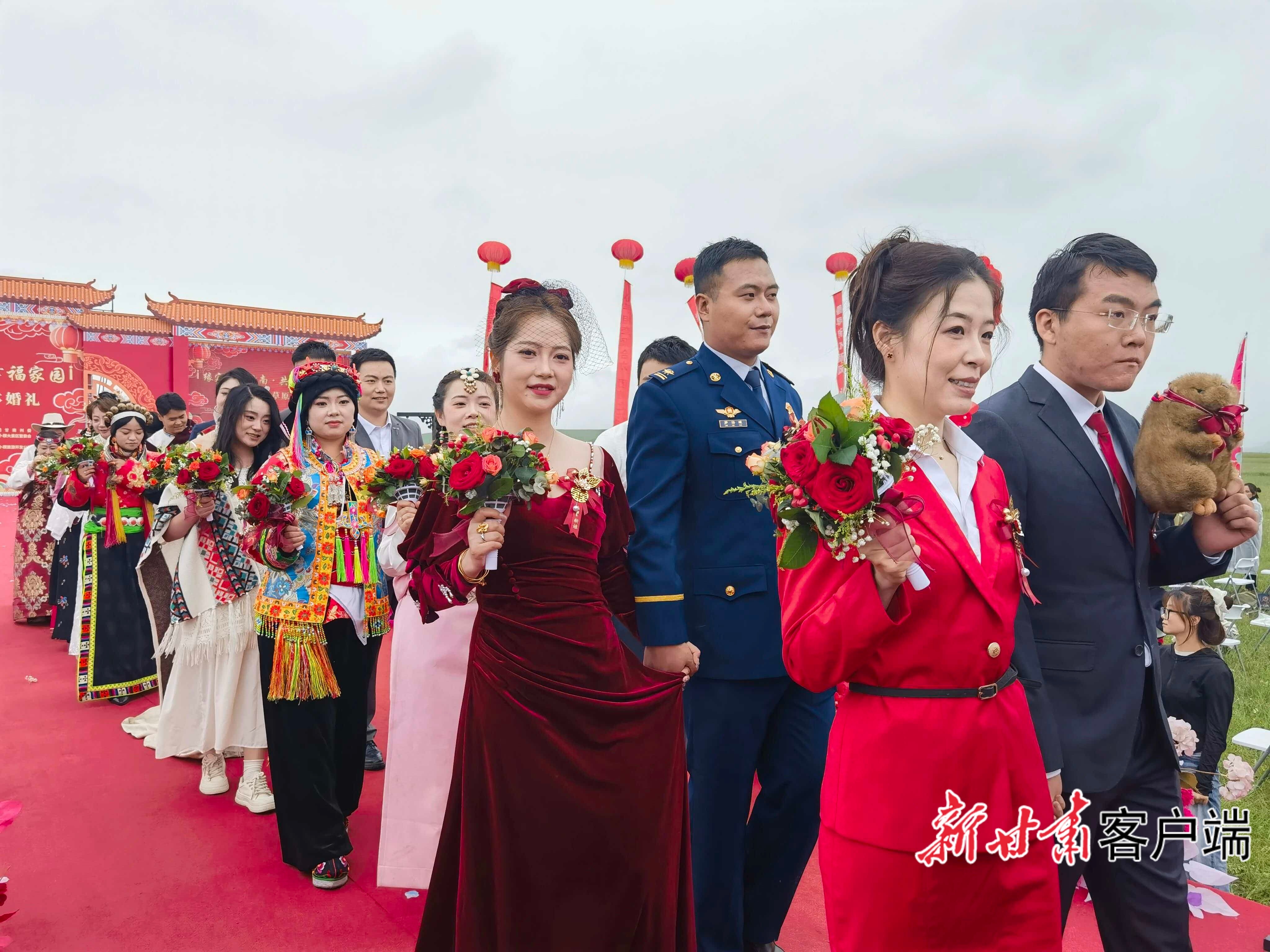 2025年甘南州草原集体婚礼。