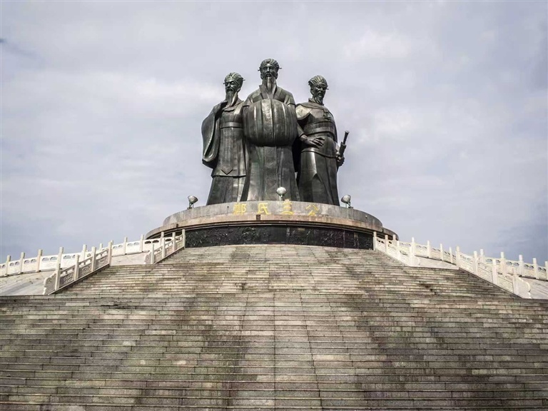 郑氏三公像。荥阳市委宣传部供图