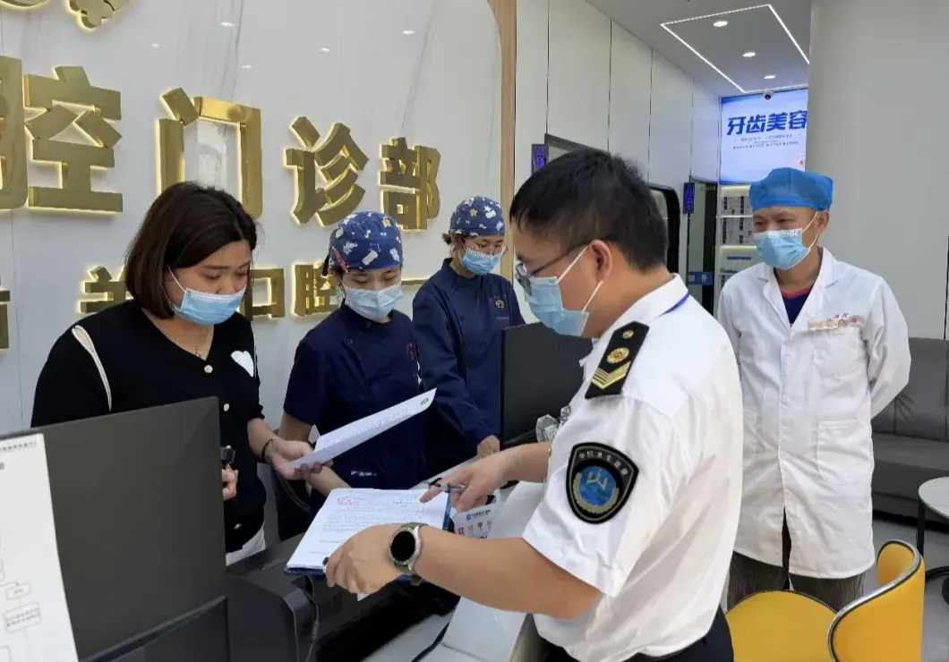 现场下达《卫生监督意见书》