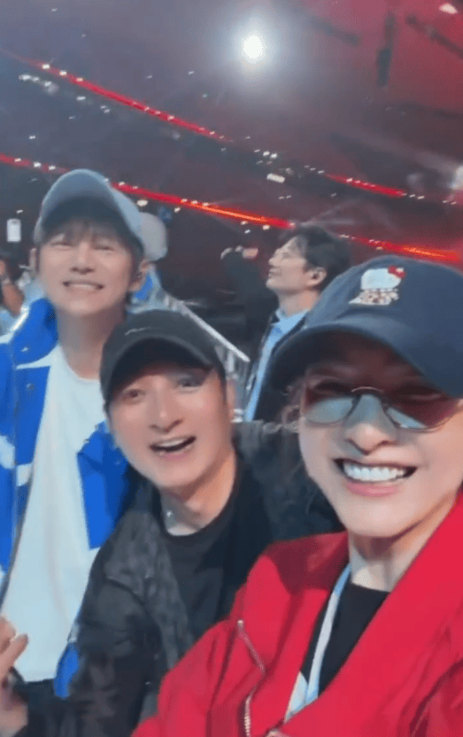 搜狐娱乐讯 11日，吴昕在社交平台上更新vlog，并配文称：“来看杰哥的演唱会啦！好开心的夜晚，我杰哥唱的太太太牛了…… 我们大家跟唱的好嗨，嗓子都哑了哈哈哈！”