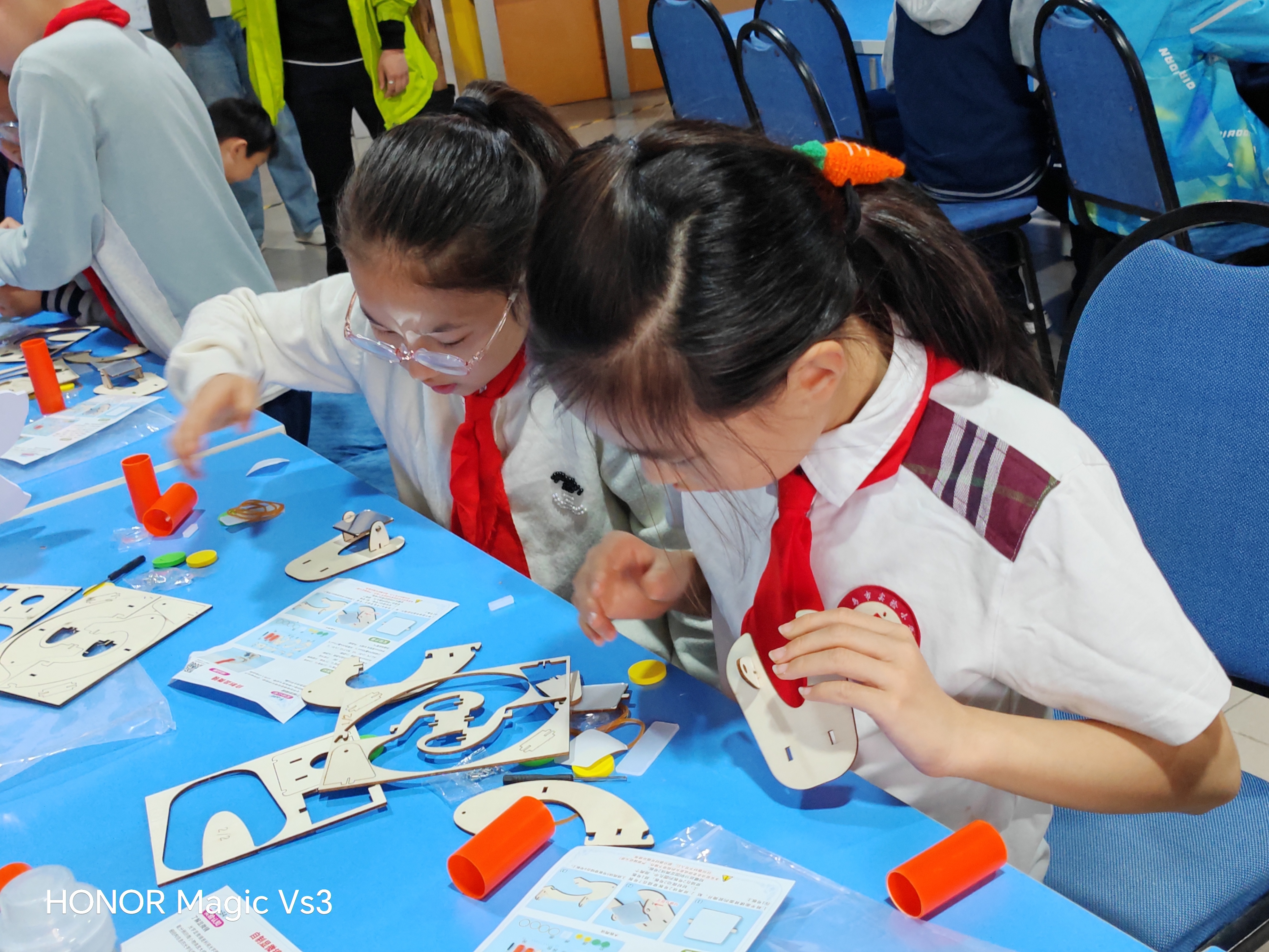 疯狂科学嗨翻天！解锁奇妙新世界——青岛市实验小学四五中队开展STEM科创研学活动