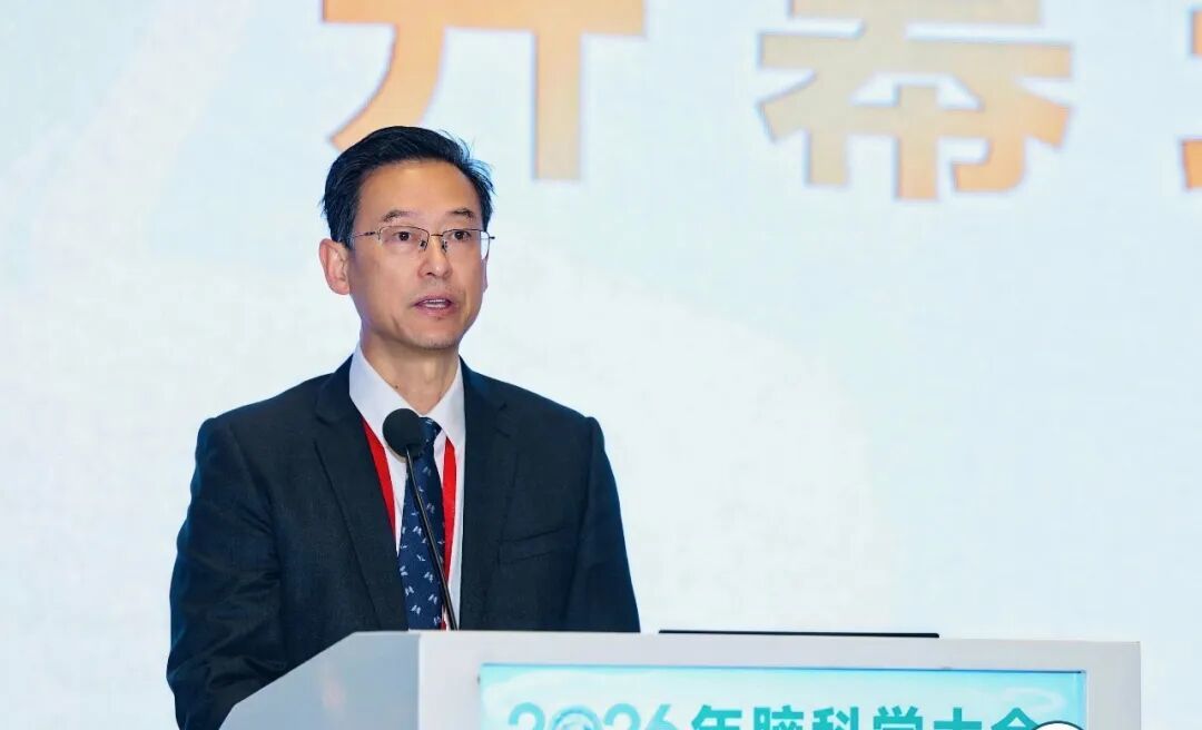 ↑开幕式由大会执行主席、山东大学齐鲁医院神经外科主任王东海教授主持。