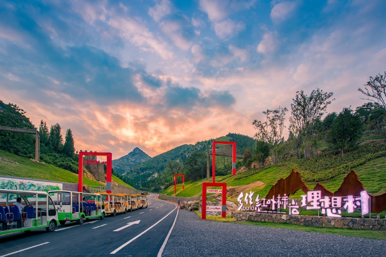 （淄博红叶柿岩景区 图源淄博市人民政府官网）