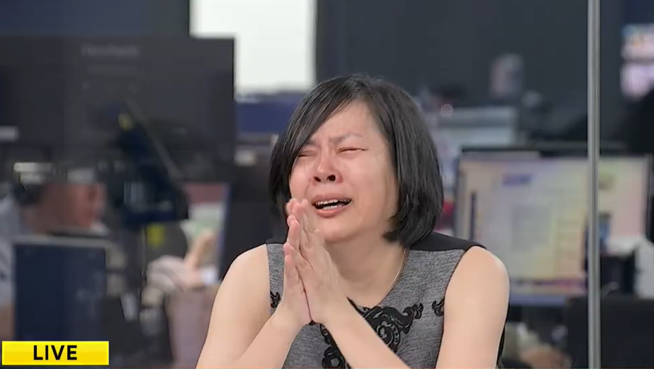 4月15日,李贞秀在政论节目情绪激动落泪。