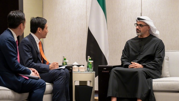 与阿联酋阿布扎比王储见面，雷军晒现场照片