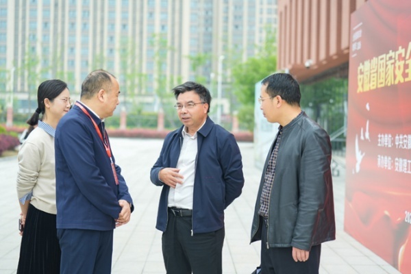 省委教育工委思政处处长王后林现场观摩并指导