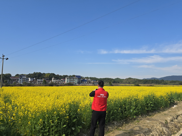 人保财险江西分公司多维绘好乡村振兴“春耕图”